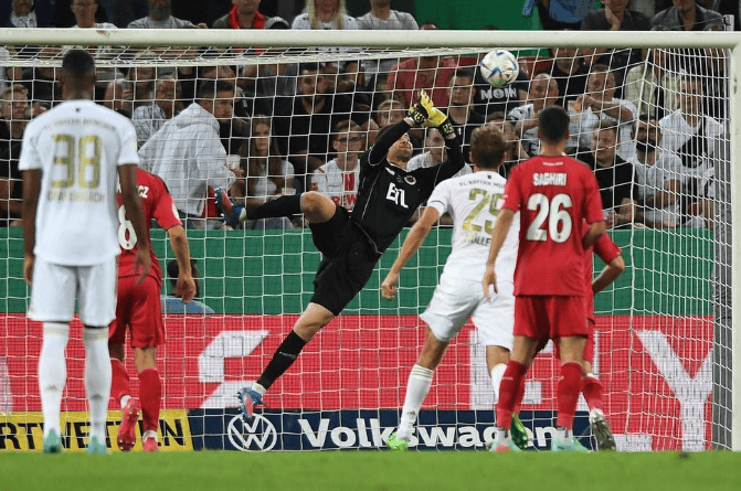 斯图加特在客场战胜强敌,神勇表现的简单介绍 斯图加特在客场战胜强敌,神勇表现的简单介绍