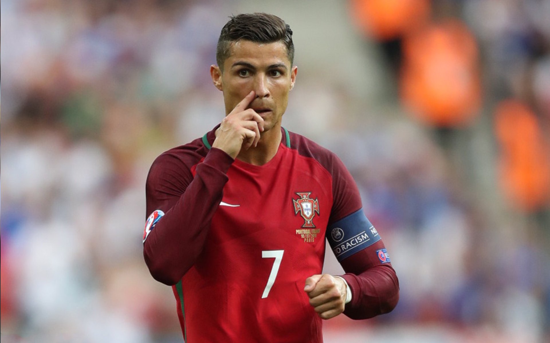 开云APP-跨界之夜，当足球新星贝林厄姆的制胜表现照亮NBA季后赛