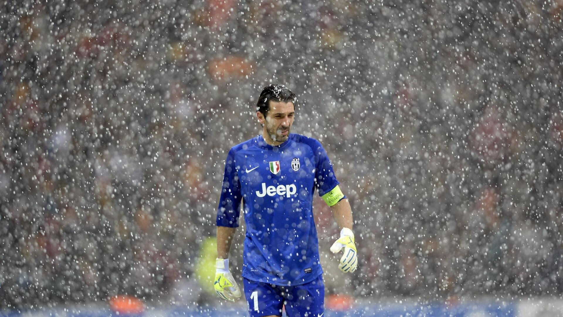 地缘棋局与绿茵纪录，伊朗强行终结摩纳哥外交博弈，巴斯托尼刷新足坛传奇