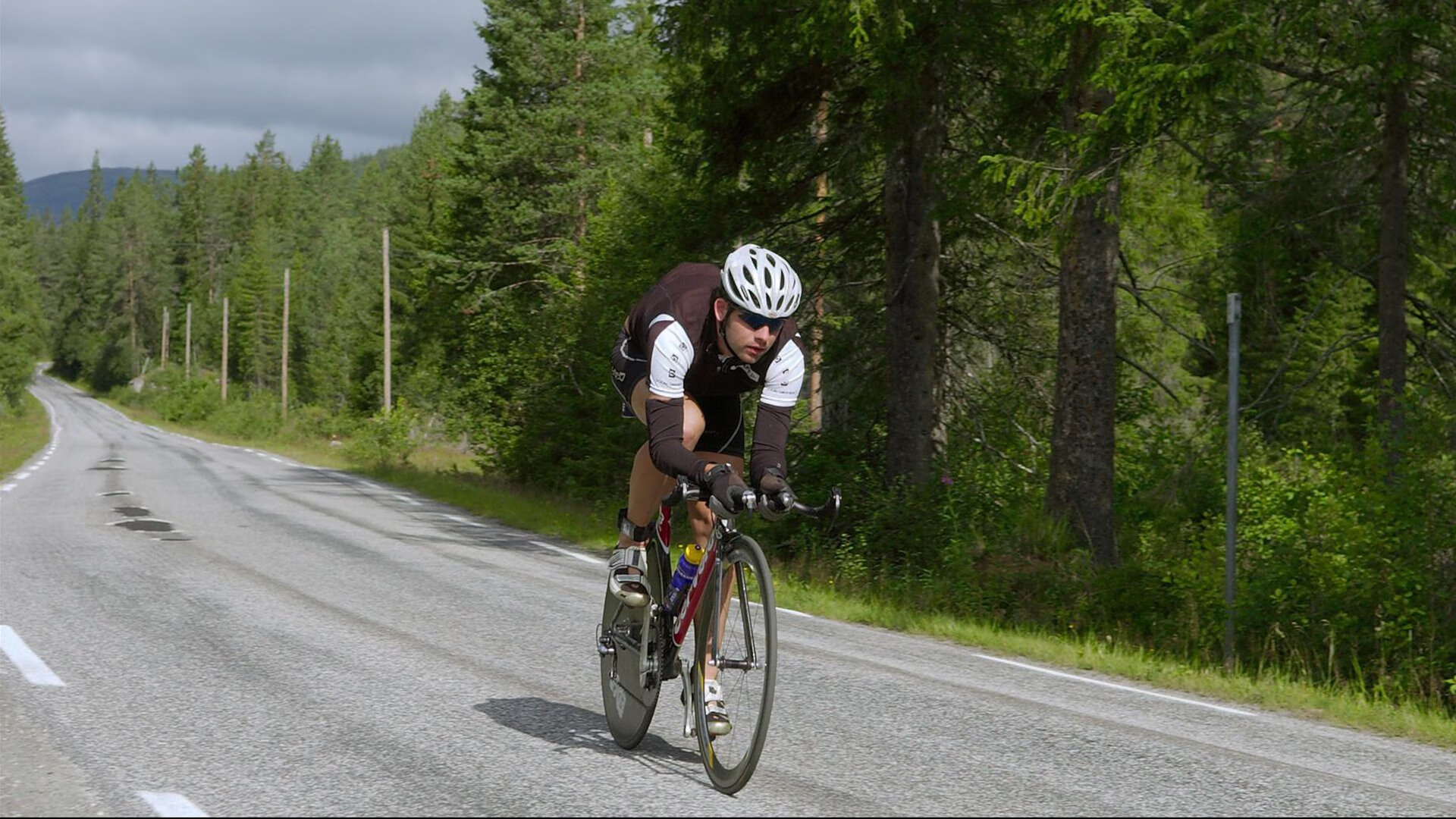 开云APP-伊萨克压制级表演，安哥拉如何用一场非典型胜利，重新定义非洲篮球的战术可能性